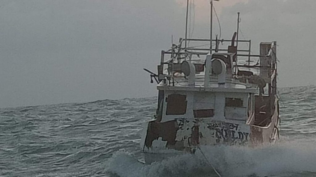 Localizan a 4 de 15 pescadores extraviados tras el paso de Milton en Yucatán