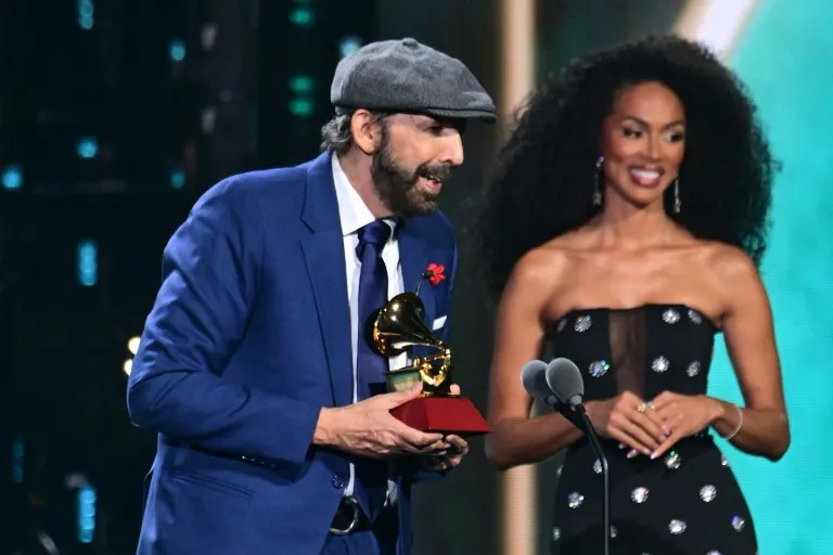 JUAN LUIS GUERRA SE LLEVA EL GRAN BOTÍN EN LOS LATIN GRAMMY 2024