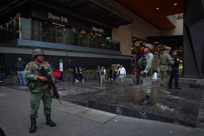 ATAQUE EN PLAZA MIYANA DE POLANCO DEJA UN MUERTO Y ALERTA DE SEGURIDAD DE EU