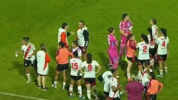 RACISTAS: JUGADORAS DE RIVER PLATE FEMENINO HACEN GESTOS DE MONO A INTEGRANTES DE GREMIO.