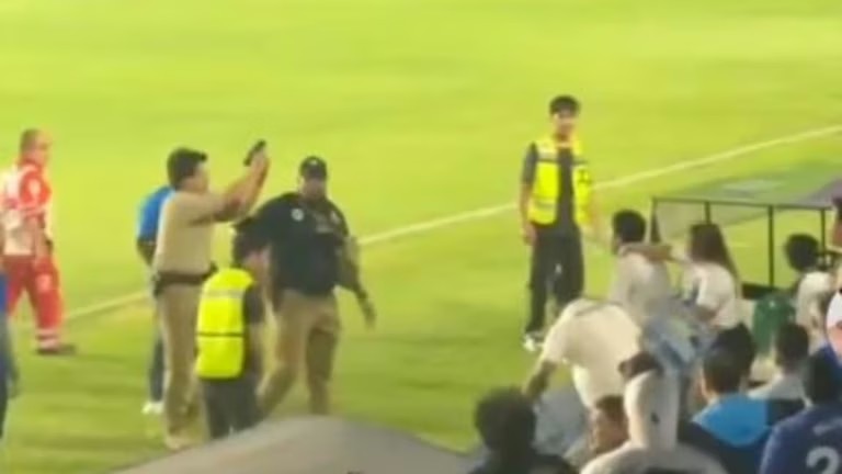 CAOS EN CELAYA: GUARDIA APUNTA A AFICIONADOS CON PISTOLA DE HIDROGEL