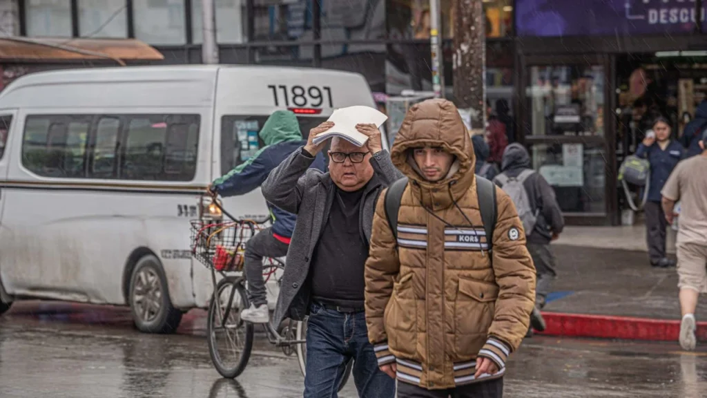 Frente Frío 41 provoca vientos y lluvias en el norte mientras onda de calor supera 40°C en el sur de México