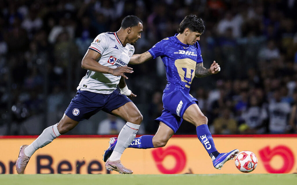 Cruz Azul y Pumas firman vibrante empate 2-2 en el Olímpico Universitario