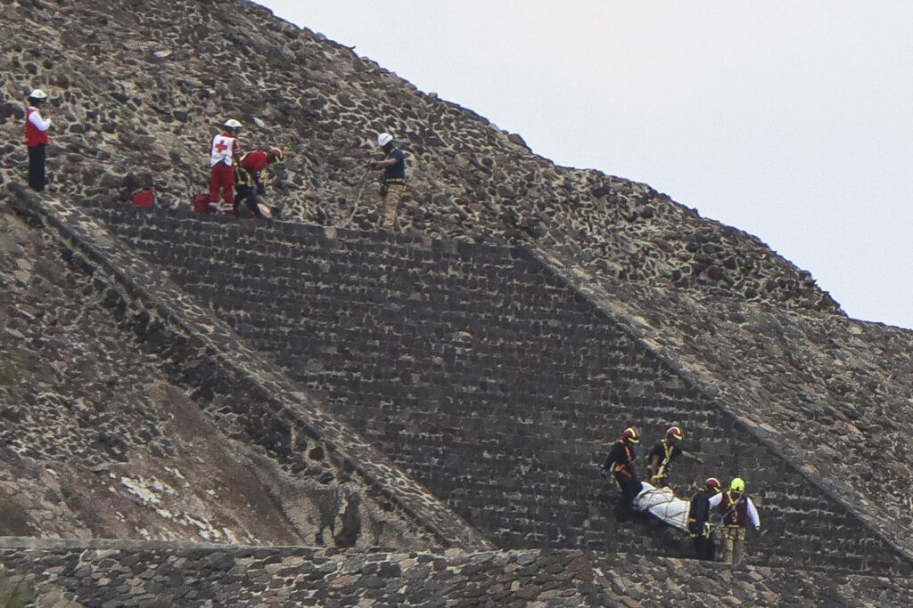 Tiroteo en Teotihuacán deja una turista canadiense muerta y 13 heridos; atacante se suicida