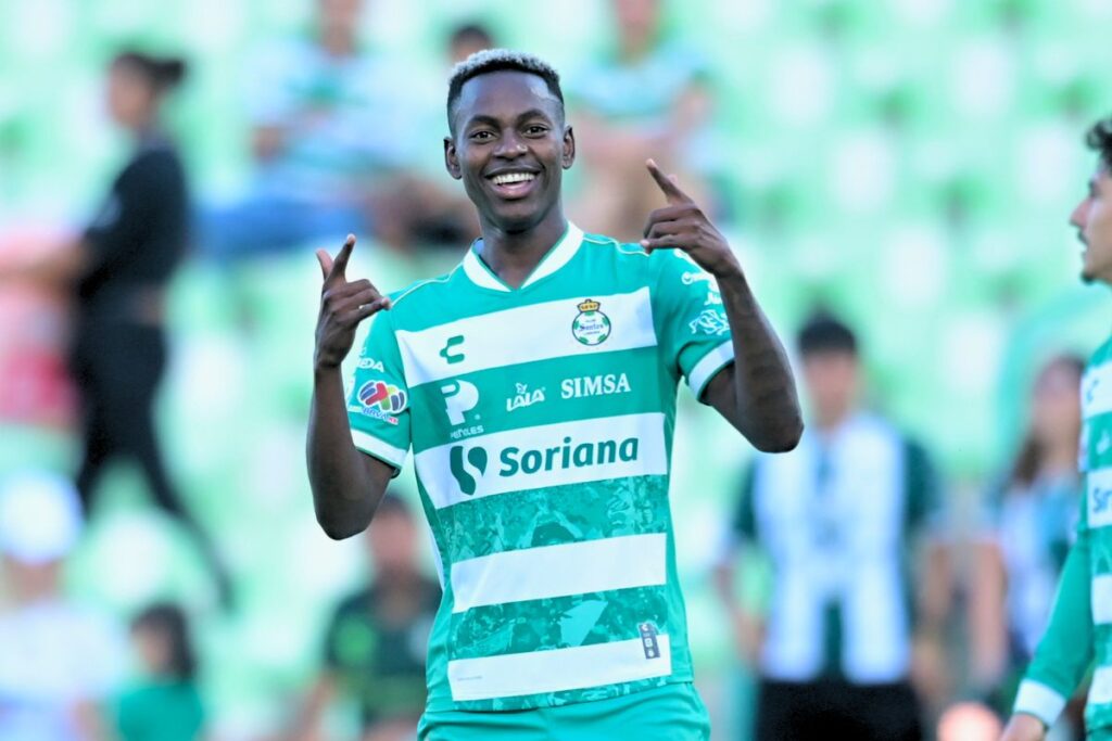 Santos Laguna mejora en tabla de cocientes pero sufre baja por lesión de Kevin Palacios