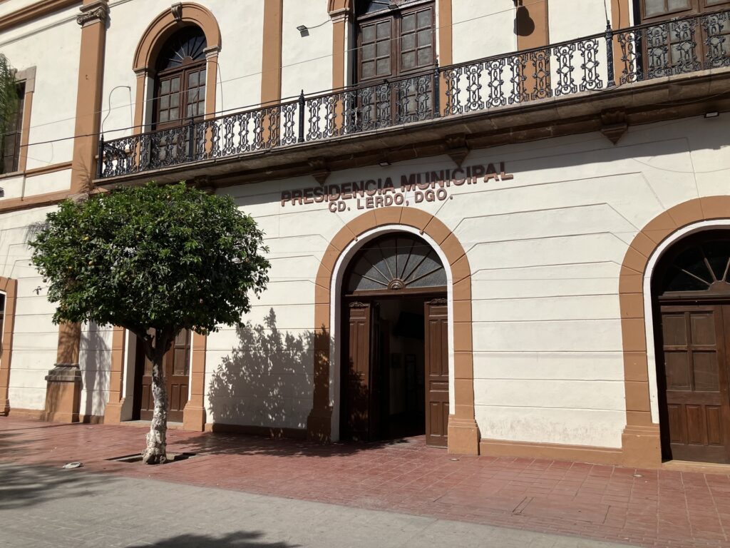 Cierran indicadores financieros con variaciones mixtas; entran en vigor nuevas reglas para borrar deudas del Buró de Crédito