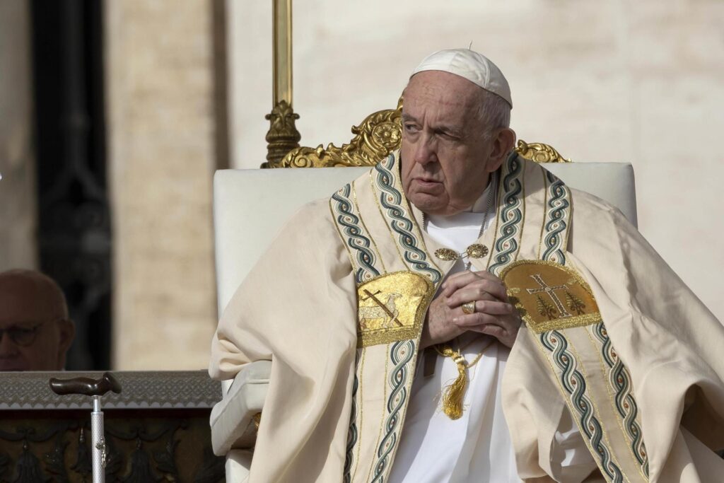 Conmemoran primer año luctuoso del papa Francisco con homenajes en Argentina y la UNAM