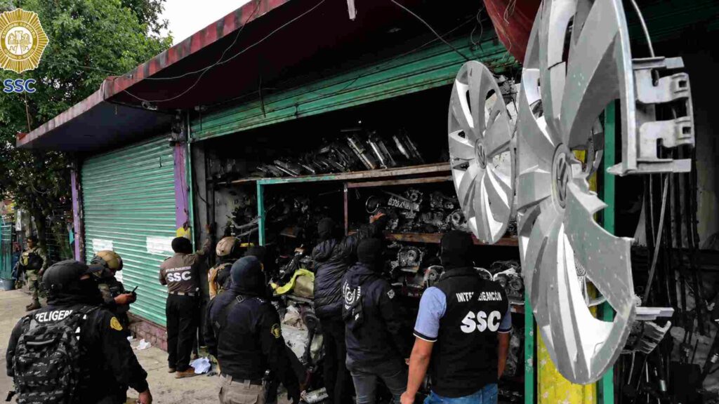 Aseguran 11 toneladas de autopartes vinculadas a robo de vehículos en Iztapalapa
