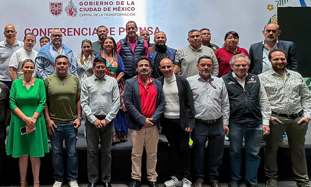 Clara Brugada se reúne con comerciantes del Centro Histórico por afectaciones del plantón de la CNTE