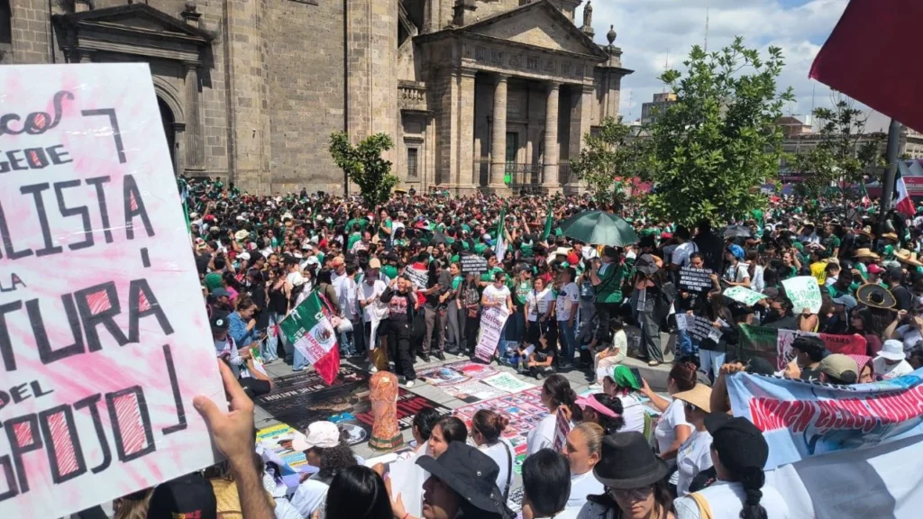 Madres buscadoras protestan en Fan Fest de Guadalajara y rechazan señalamientos de Sheinbaum