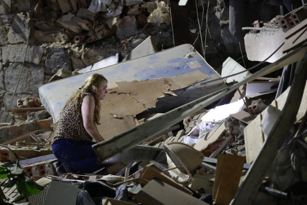 Doble terremoto en Venezuela deja al menos 32 muertos y más de 700 heridos; EE.UU. ofrece ayuda