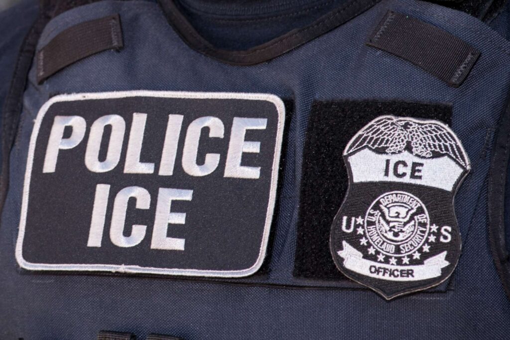 ICE planea vender siete almacenes comprados para centros de detención