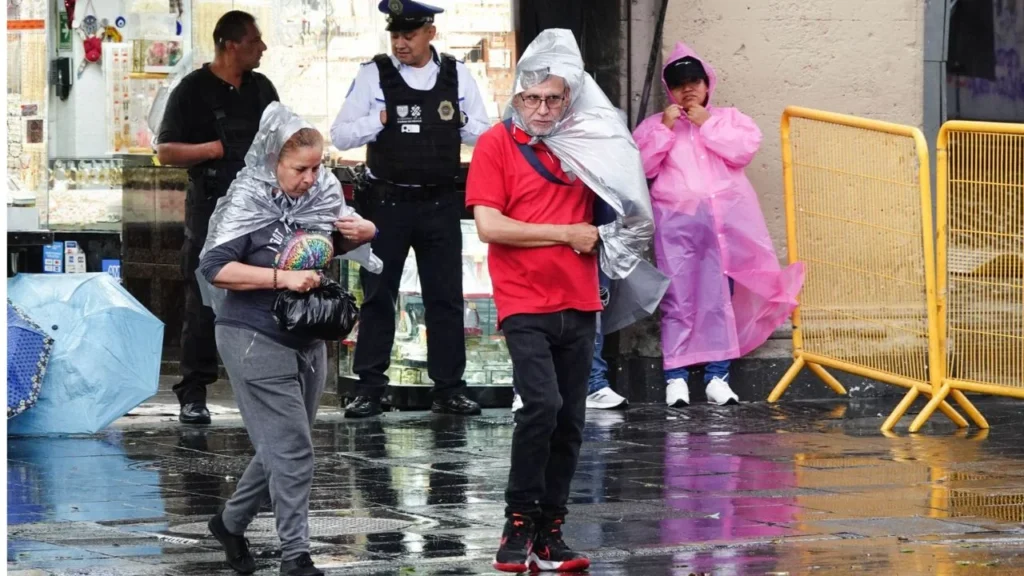 Lluvias inundan hospital del IMSS en Tlalpan y activan Alerta Roja en el sur de la CDMX