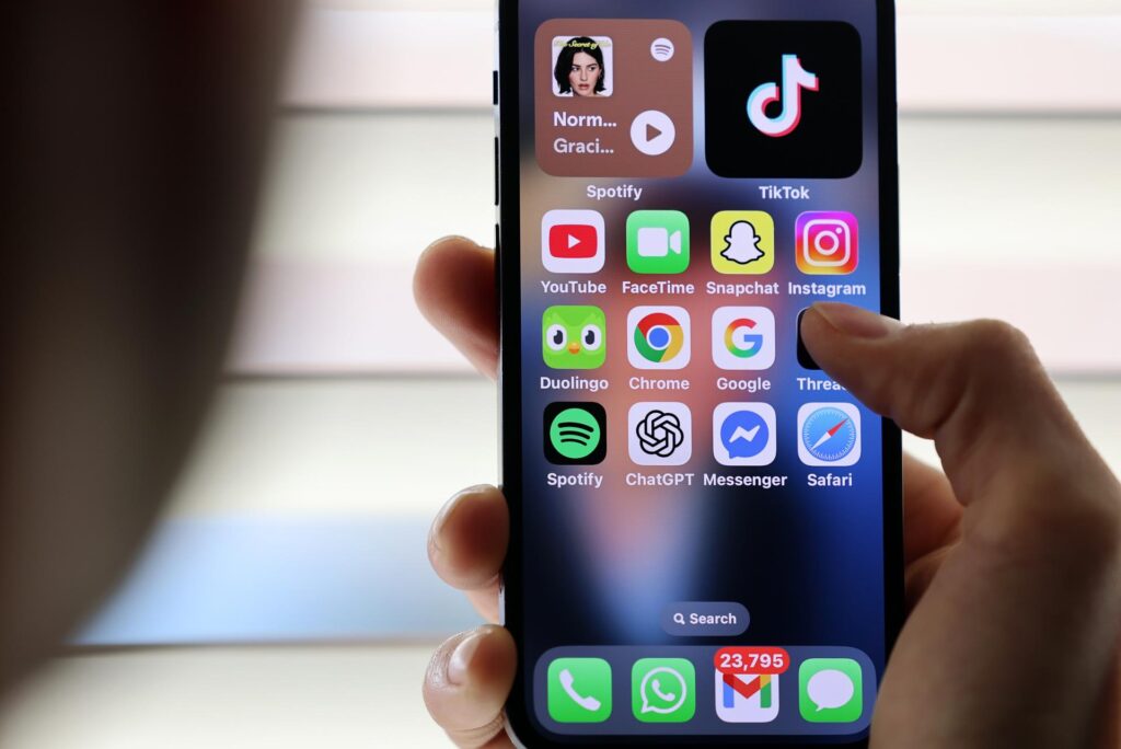Canadá propone ley para prohibir redes sociales a menores de 16 años