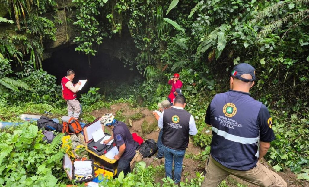 Localizan cuarto y último cuerpo en gruta de Chichicazapan; lluvias dificultan extracción