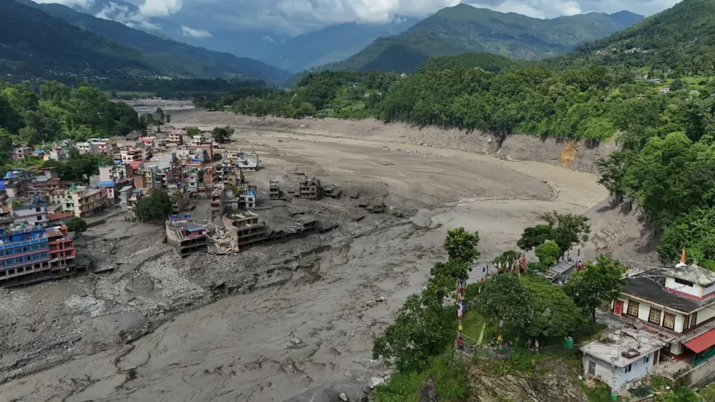 Al menos 160 muertos y más de 700 desaparecidos tras riada en frontera entre Nepal y Tíbet